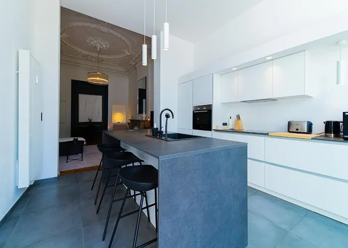 Garden Guillemins Station Apartamento