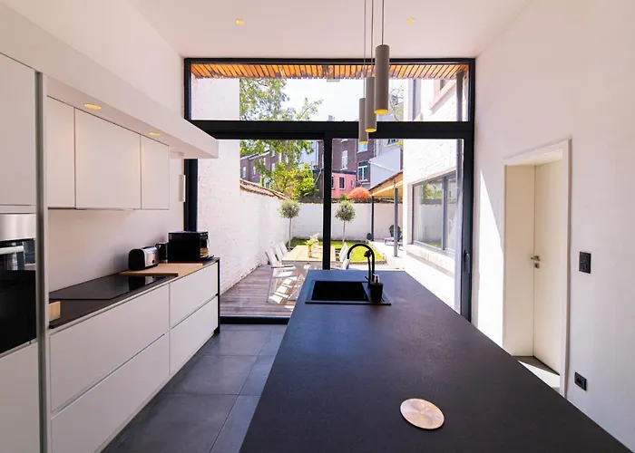 Garden Guillemins Station Apartamento *