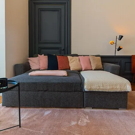 Garden Guillemins Station Apartment